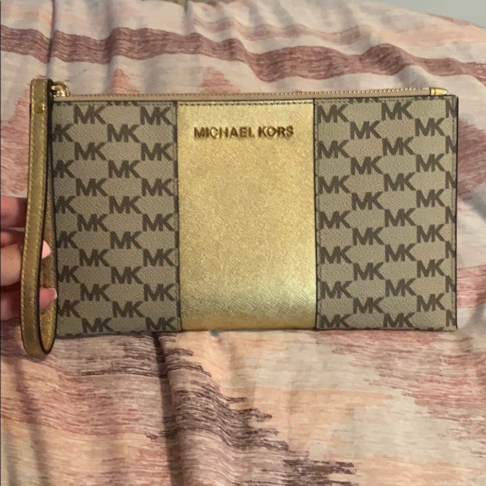 Micheal Kors Wristlet